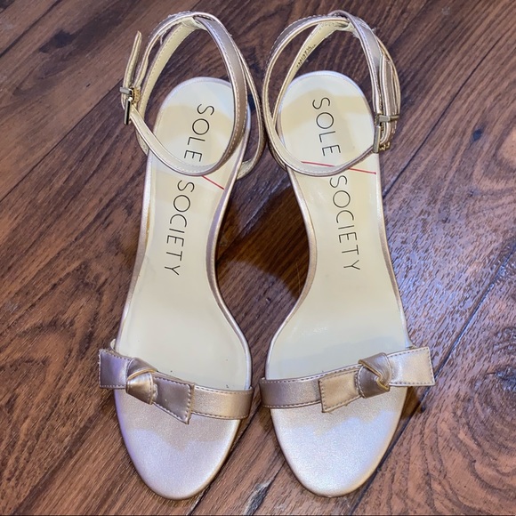 Sole Society Gold Heels - Picture 1 of 6